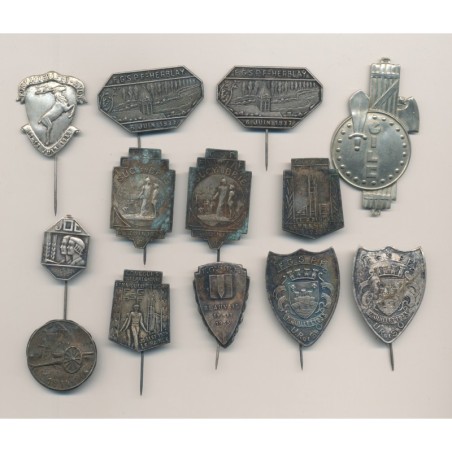 Lot 13 épinglettes Divers