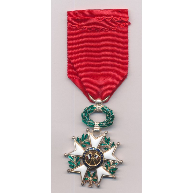 3e République - Légion d'honneur Chevalier - argent et centre en or - ordonnance