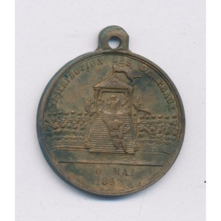Médaille - Louis napoléon Bonaparte - Distribution des drapeaux - 10 mai 1852 - avec bélière -  laiton - 23,5mm - TB