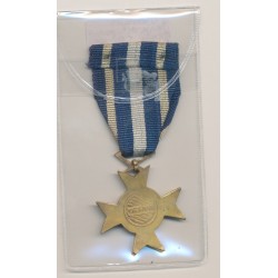 Vietnam - Mérite de la marine - en métal doré et laqué - fabrication locale - ordonnance 2