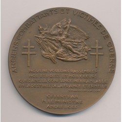 Médaille - Anciens combattants et victimes de guerre - Mère voici vos fils qui se sont tant battus - 1974 - avec écrin - bronze  2
