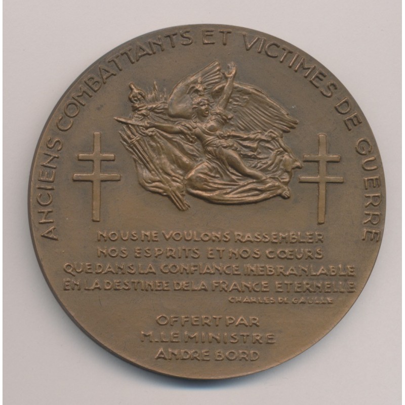 Médaille - Anciens combattants et victimes de guerre - Mère voici vos fils qui se sont tant battus - 1974 - avec écrin - bronze 