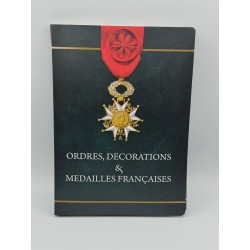 Coffret - 10 Médailles - Thème ordres et décorations - FDC 2
