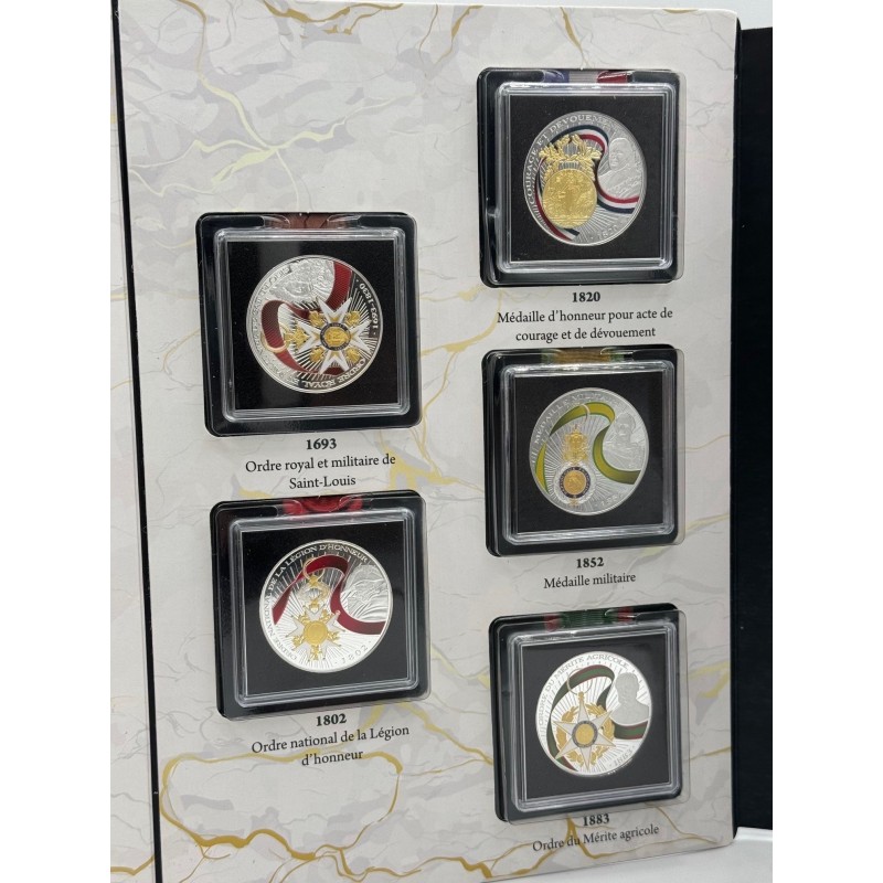 Coffret - 10 Médailles - Thème ordres et décorations - FDC