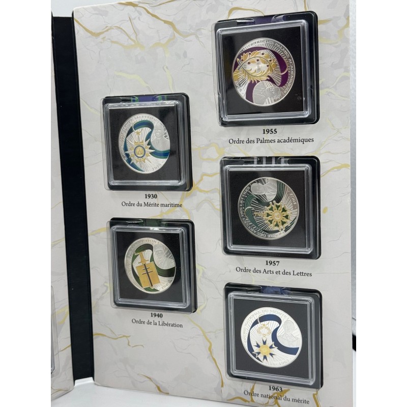 Coffret - 10 Médailles - Thème ordres et décorations - FDC