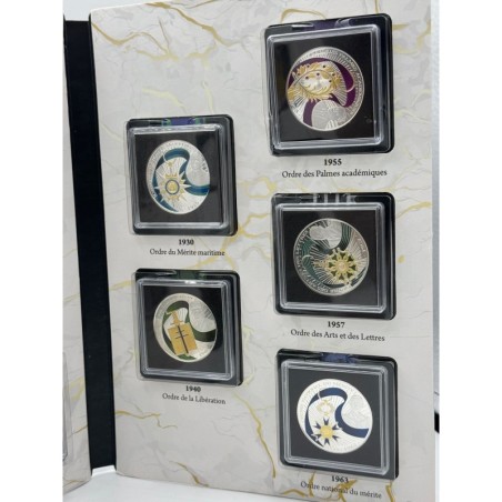 Coffret - 10 Médailles - Thème ordres et décorations - FDC