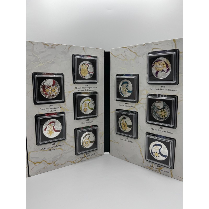 Coffret - 10 Médailles - Thème ordres et décorations - FDC