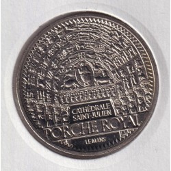 Dept72 - Cathédrale St julien - 2022 - porche royal - Le mans - blanche