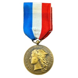 Médaille - Ministère de la guerre - Dévouement épidémies - 1919 - avec écrin attribué