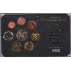 Finlande - Coffret 8 Monnaies - 1 Cent à 2 euro - années mélangées - comprenant 2€ commemo 2005 - 50.000 ex