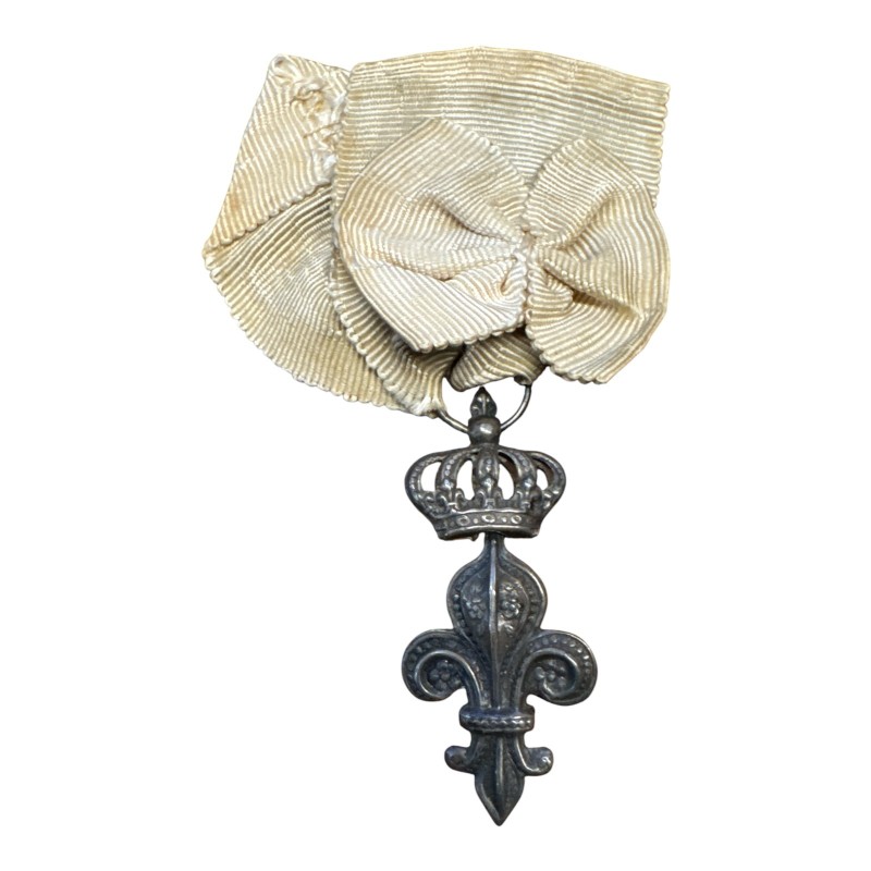 Orde du lys - forme Lys couronné - ruban à bouffette - en argent - 39x17mm