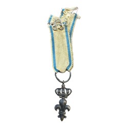Orde du lys - forme Lys couronné - ruban Indre ou Pas de calais - en argent - 20x9 mm 2