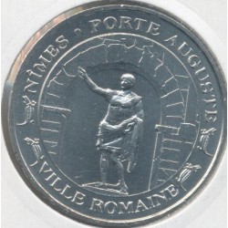 Dept30 - porte auguste - ville romaine - Nimes - 2015 - blanche